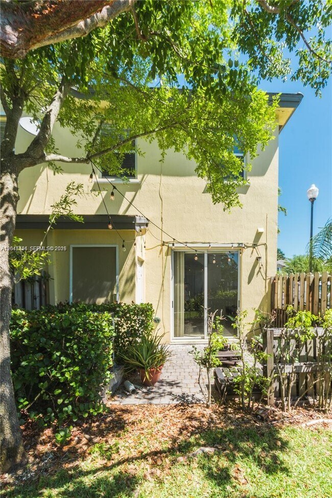 Building Photo - 3065 SE 1st Dr