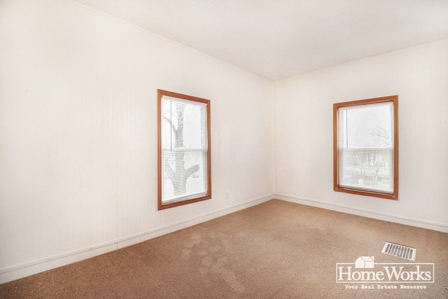 Building Photo - 415 E Broadway St