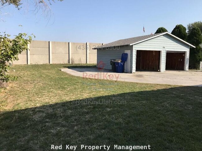 Building Photo - West Valley Duplex. Remodeled.