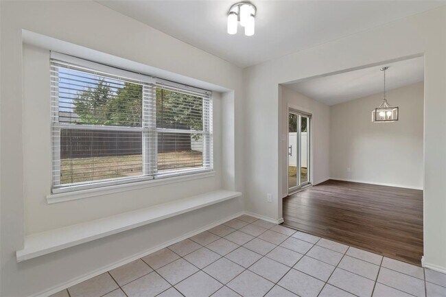 Building Photo - 2601 Knoll Trail