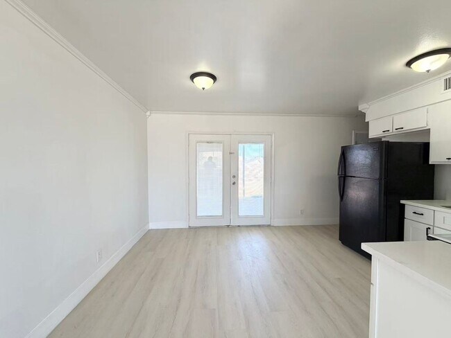 Building Photo - 6508 Evergreen Ave