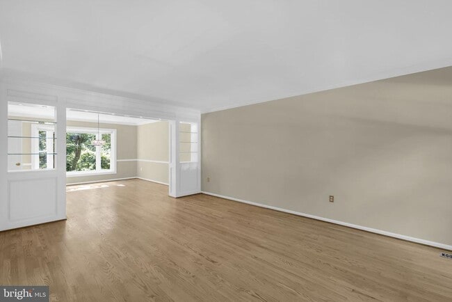 Building Photo - 2206 Fort Ward Pl