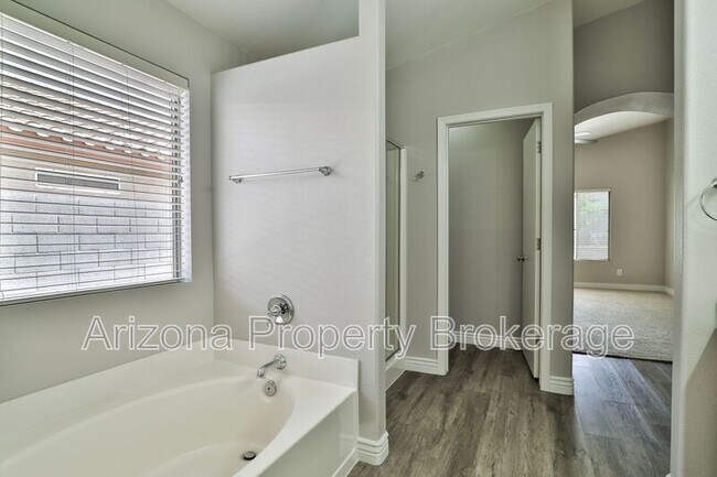 Building Photo - 451 E Appaloosa Rd