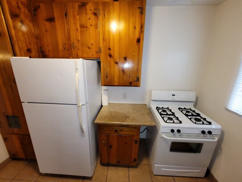 Building Photo - 2360 Walgrove Ave