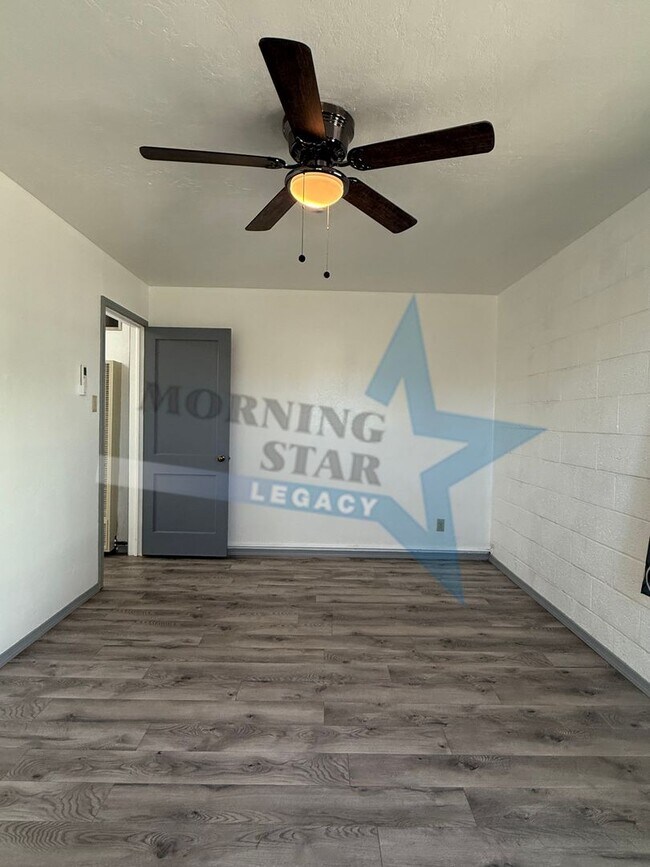 Building Photo - Sweet 2 Bedroom Home - Available Now!