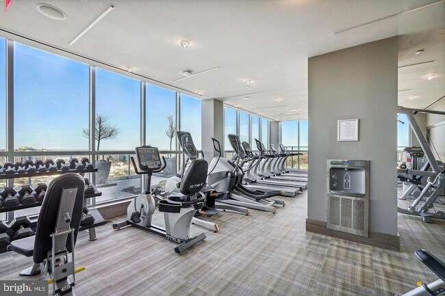 Building Photo - 930 Rose Ave