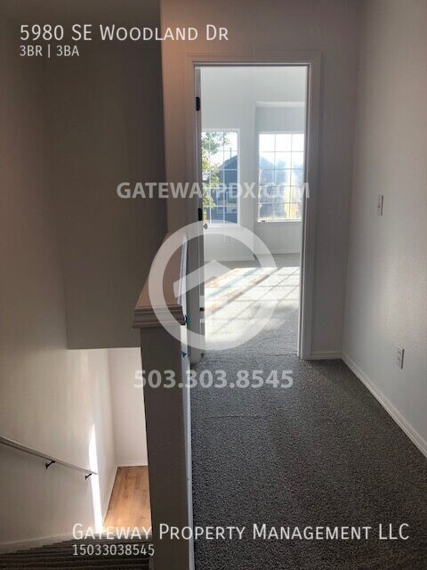 Building Photo - 5980 SE Woodland Dr