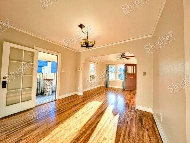 Building Photo - Upgraded Bungalow with Garage