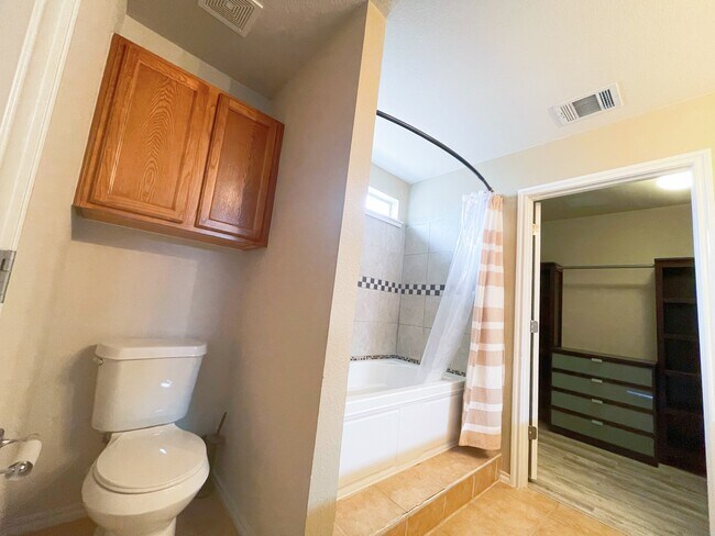 Master Bath - 577 Quarter Ave