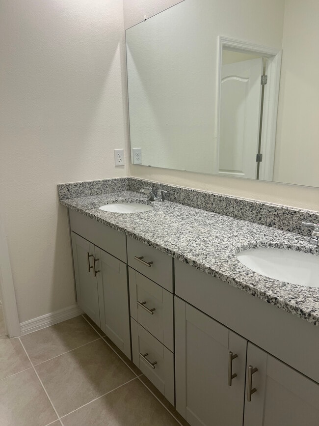 Building Photo - 1375 Isleta Lp