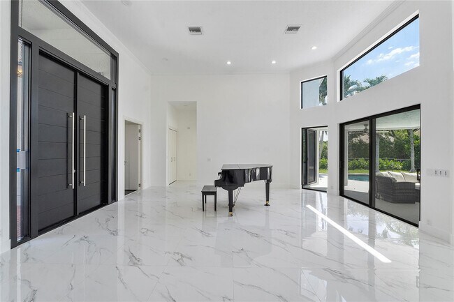 Building Photo - 410 Sabal Way