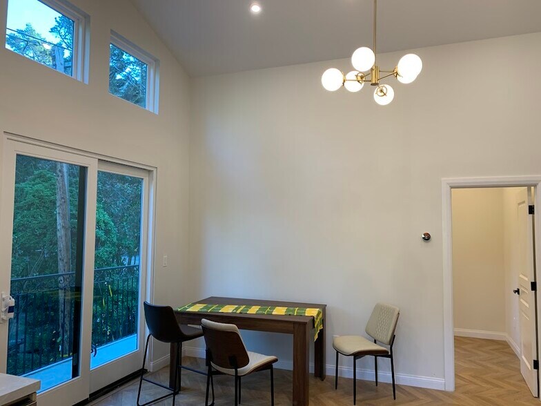 Building Photo - 220 Hiawatha Ave