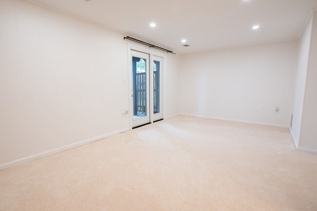 Building Photo - 2119 Hutchison Grove Ct