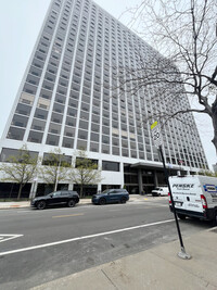 Building Photo - 4343 N Clarendon Ave