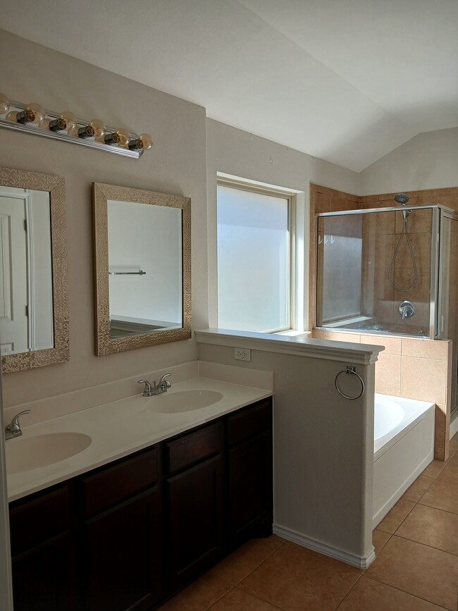 Building Photo - 400 Fistral Dr