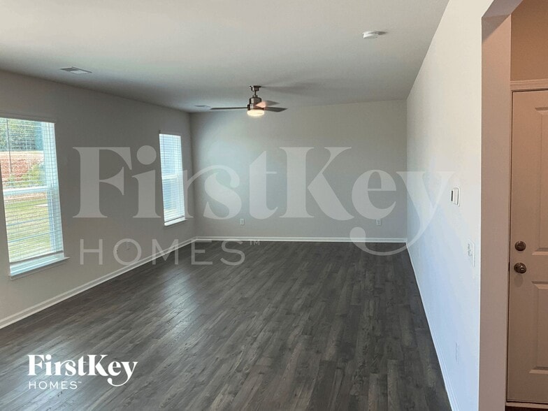 Building Photo - 421 Stonefence Dr