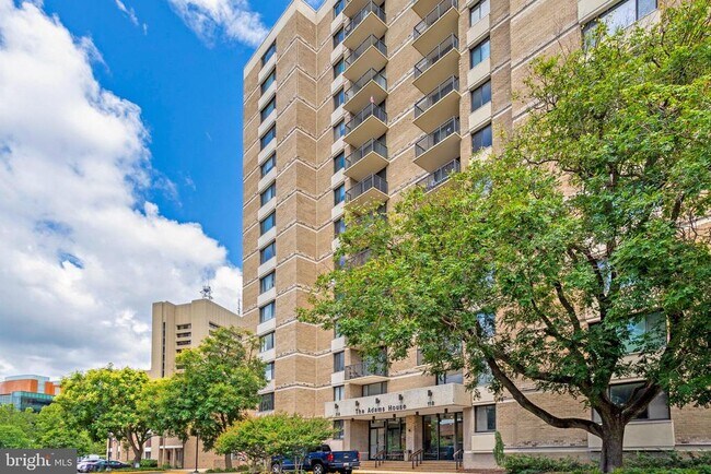 Building Photo - 118 Monroe St