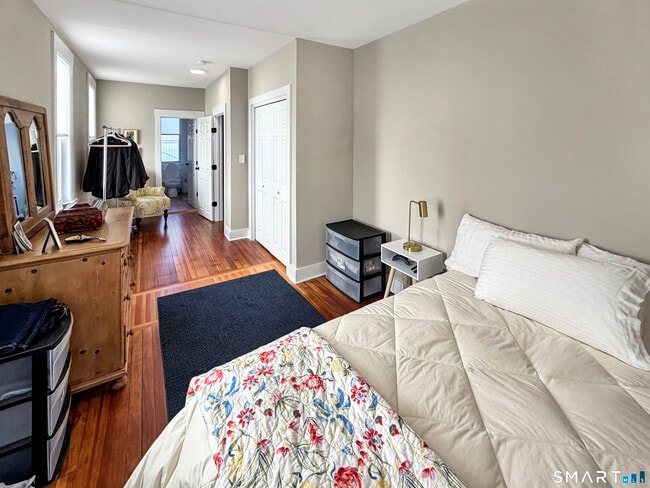 Building Photo - 5 Westwood Rd