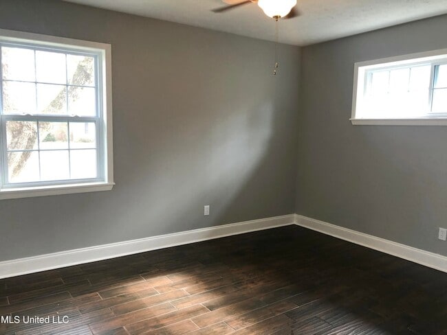 Building Photo - 47 Woodgate Dr