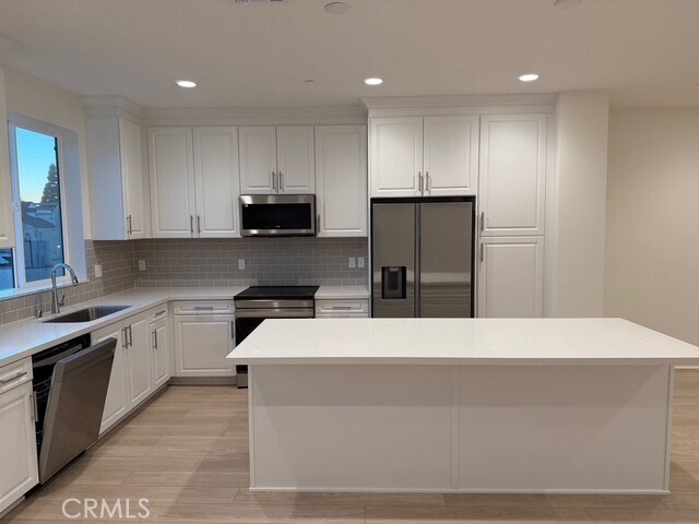 Building Photo - 2420 E Lincoln Ave