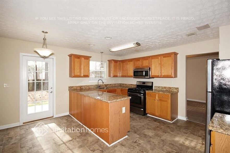 Building Photo - 3925 Bradford Walk Trail