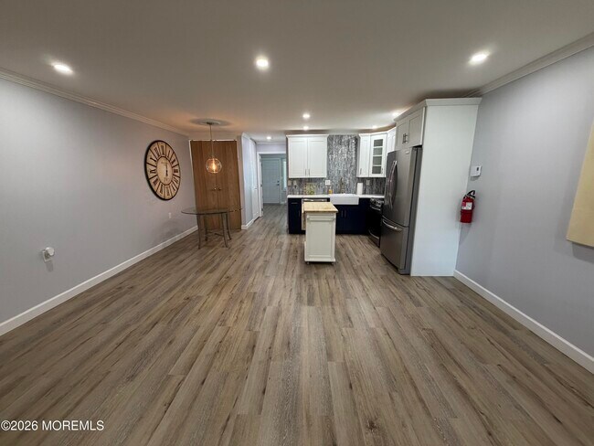 Building Photo - 533E Dartmoor Ct