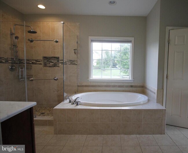 Building Photo - 5569 Jamisons Farm Dr