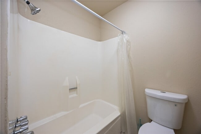 Building Photo - 2331 Ridgemont Dr
