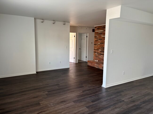 Building Photo - 620 Nahma Ave