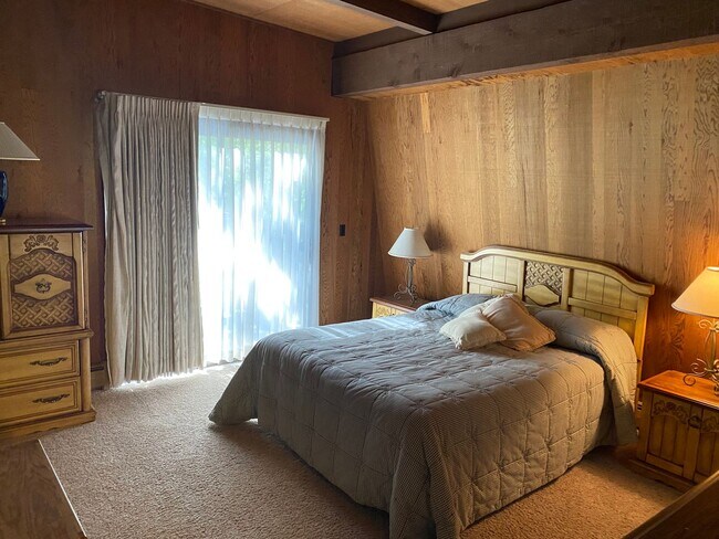 Building Photo - Seasonal Furnished rental
