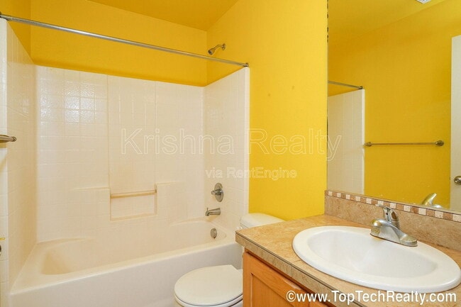 Building Photo - 477 NE Edgeway Drive
