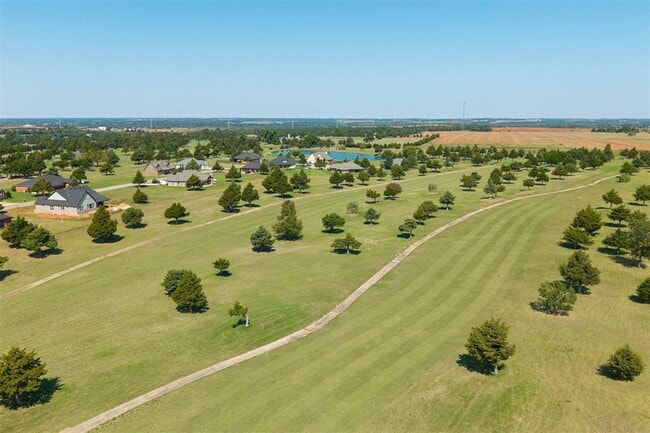 Building Photo - 1920 Fairway Dr