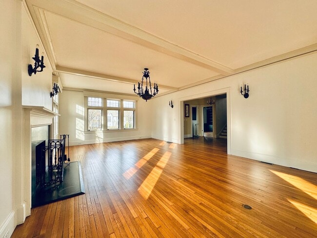 Building Photo - 671 Prospect St