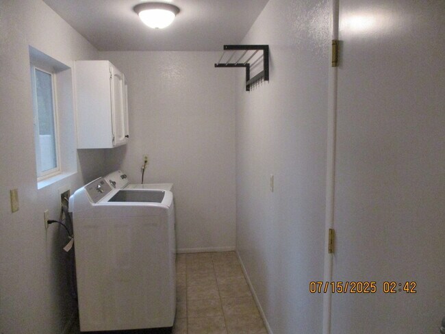 Building Photo - 2563 Lockwood Dr