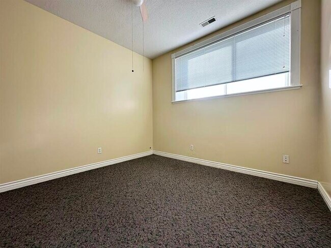 Building Photo - 18 N 200 E