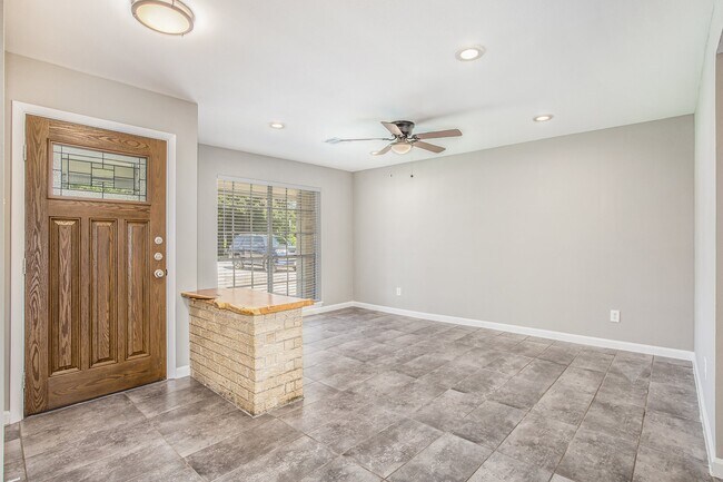 Building Photo - 2902 Helberg Rd