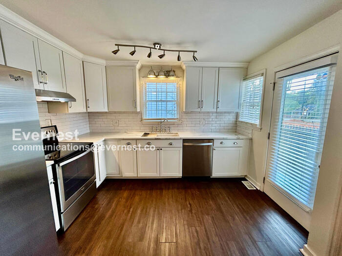 Building Photo - 1807 Dresden Dr NE