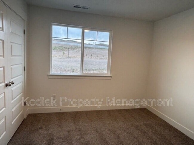 Building Photo - 2702 Blue Dawn Ln