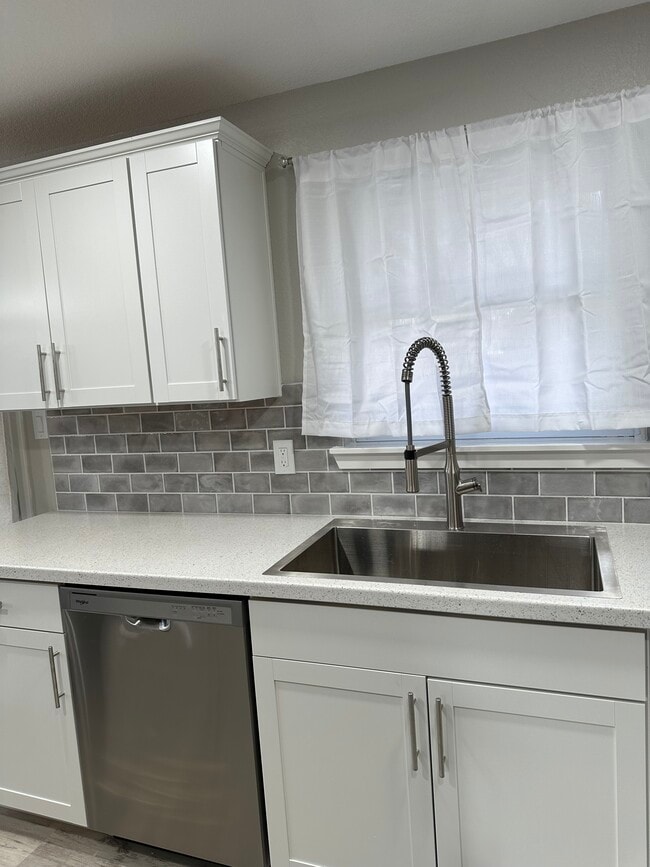 Building Photo - 4102 Maxwell Rd