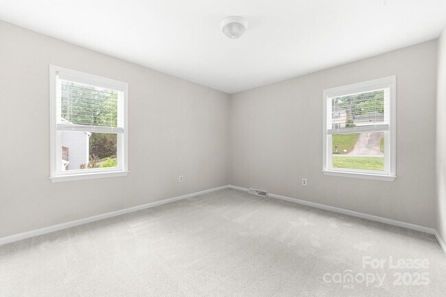 Building Photo - 616 Silversmith Ln