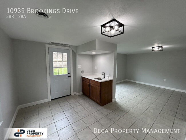 Building Photo - 10939 Brookings Dr