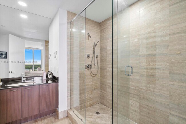 Building Photo - 15811 Collins Ave