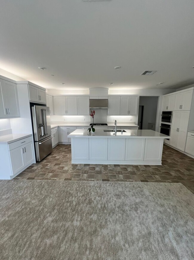 Building Photo - Camarillo - Brand New 4 bedroom, 3.5 home in