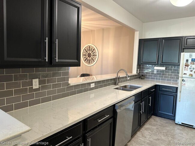 Building Photo - 16748 Dover Dr