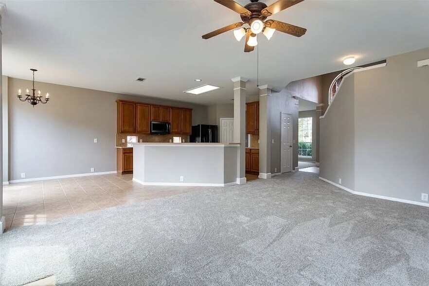 Building Photo - 2700 Thorncreek Ln