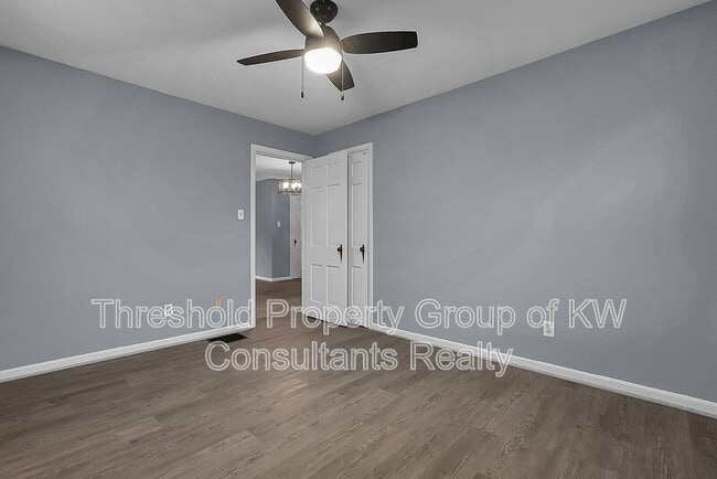 Building Photo - 851 Kenwick Rd
