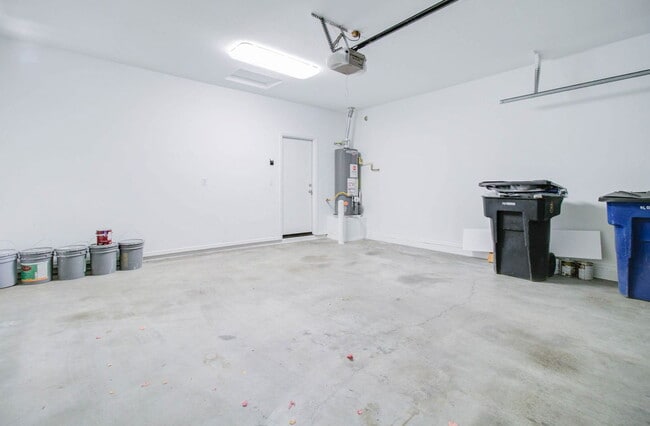 Building Photo - 1000 S Roanoke St