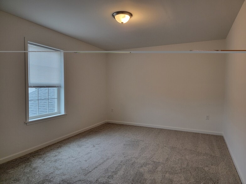 Building Photo - 146 Robert Cir