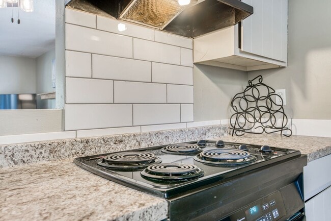 Building Photo - Maumelle Chic Condo