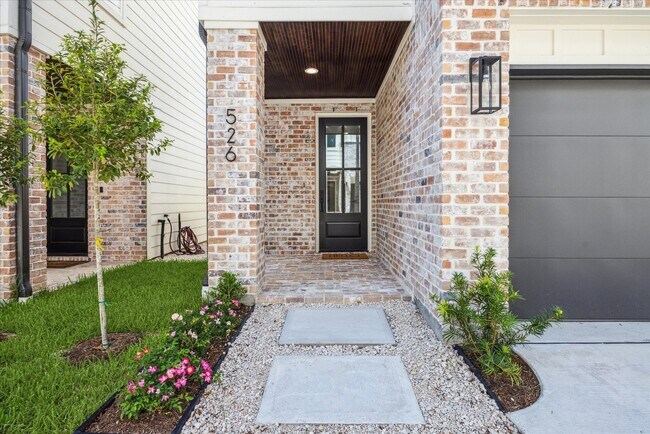 Building Photo - 526 Janisch Rd